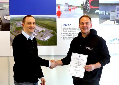 Kraftfahrzeugmechatroniker